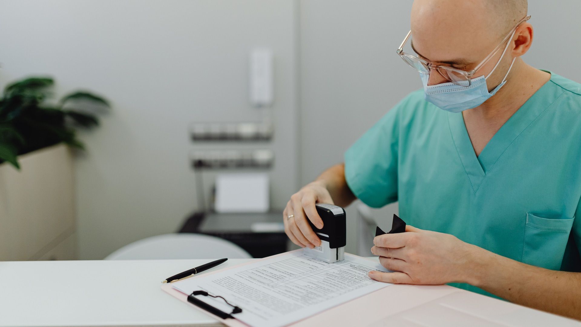 images/news/dentista_timbra_cartella_clinica.jpg#joomlaImage://local-images/news/dentista_timbra_cartella_clinica.jpg?width=1920&height=1080